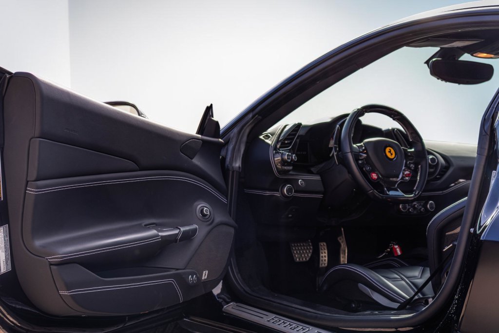 Certified 2018 Ferrari 488 GTB RWD image 34