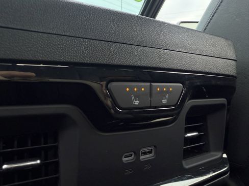 Used 2024 GMC Sierra 2500 AT4 w/ Technology Package image 30