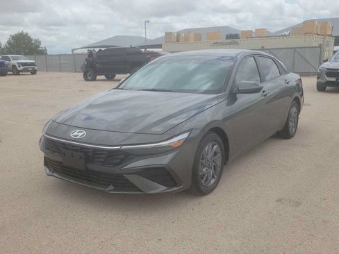 Used 2024 Hyundai Elantra SEL FWD image 4