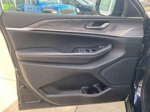 Certified 2023 Jeep Grand Cherokee L Limited image 10