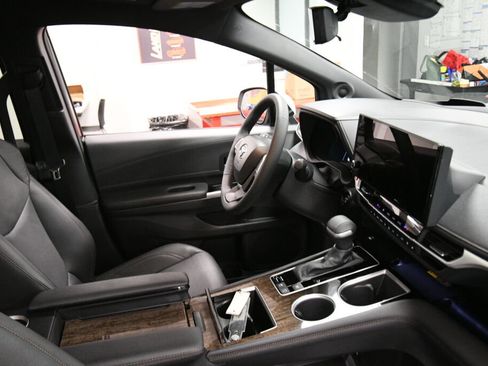Used 2026 Toyota Sienna Platinum AWD/4WD image 31