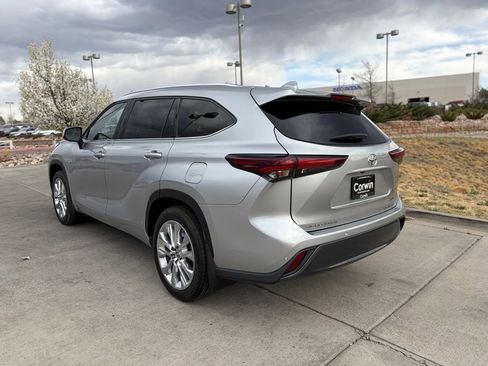 Used 2024 Toyota Highlander Limited image 8