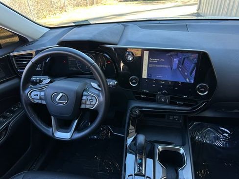 Used 2024 Lexus NX 250 FWD w/ Towing Package (2000 Lbs) image 17