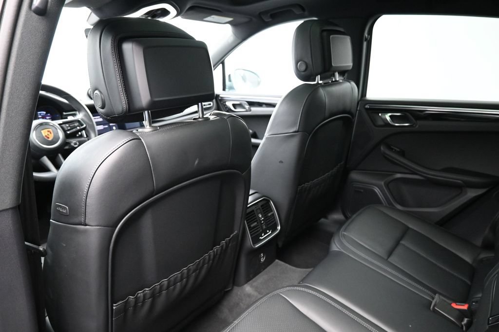 Certified 2026 Porsche Macan AWD/4WD image 8
