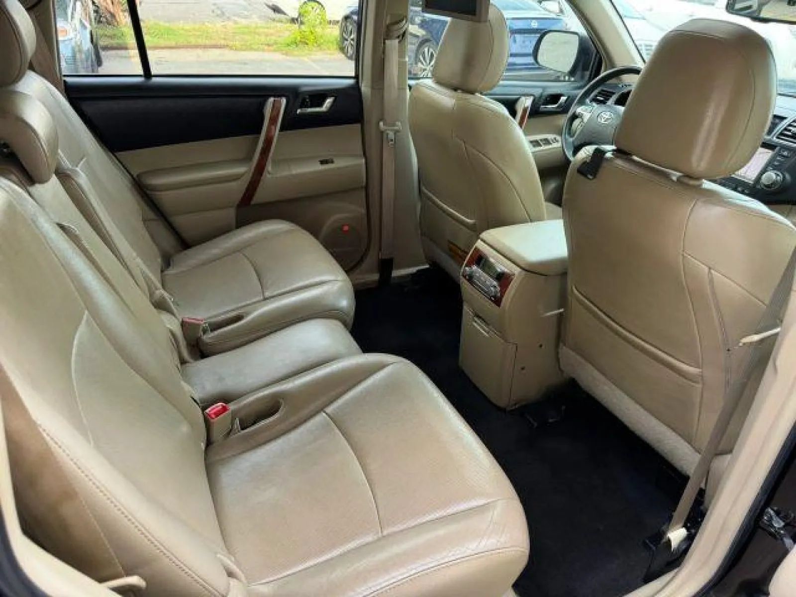 Used 2012 Toyota Highlander Limited w/ Tow Pkg AWD/4WD image 31