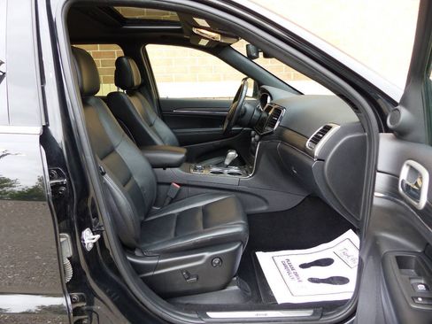 Used 2021 Jeep Grand Cherokee Limited AWD/4WD image 36