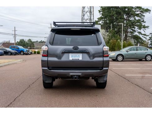Used 2020 Toyota 4Runner Venture w/ Moonroof Package image 6