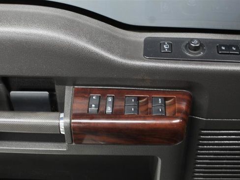 Used 2010 Ford F250 Lariat image 15