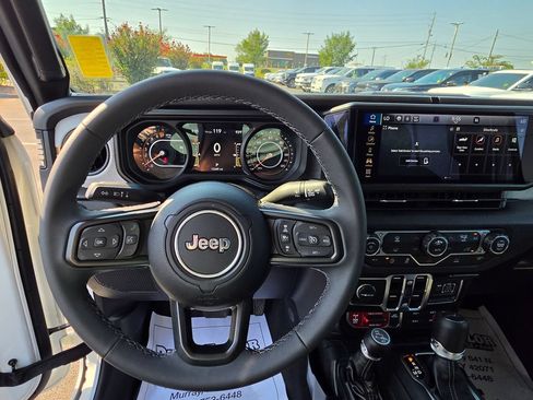 Used 2026 Jeep Gladiator Sport AWD/4WD image 16