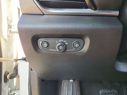 Used 2019 Chevrolet Traverse LT w/ LPO, 'HIT The Road' Package FWD image 18