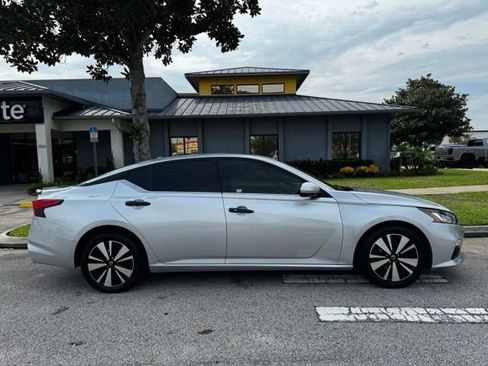 Used 2019 Nissan Altima 2.5 SV FWD image 6