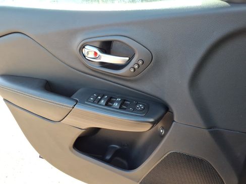 Used 2015 Jeep Cherokee Limited w/ Luxury Group image 16