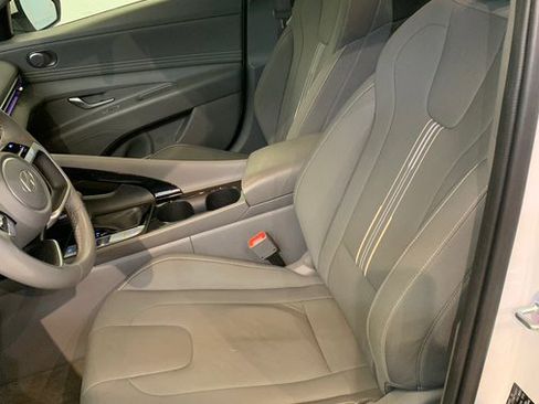 Used 2025 Hyundai Elantra SEL image 13