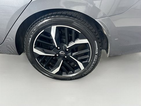 Used 2024 Nissan Versa SR image 11