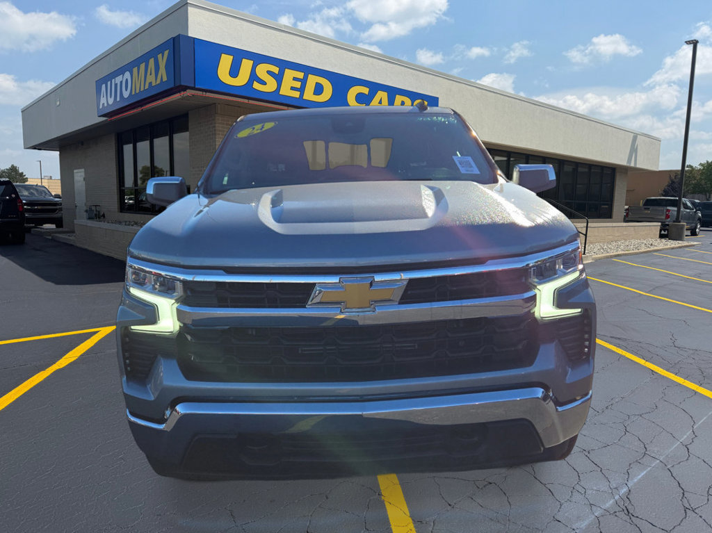 Used 2024 Chevrolet Silverado 1500 LT w/ Convenience Package II AWD/4WD image 3