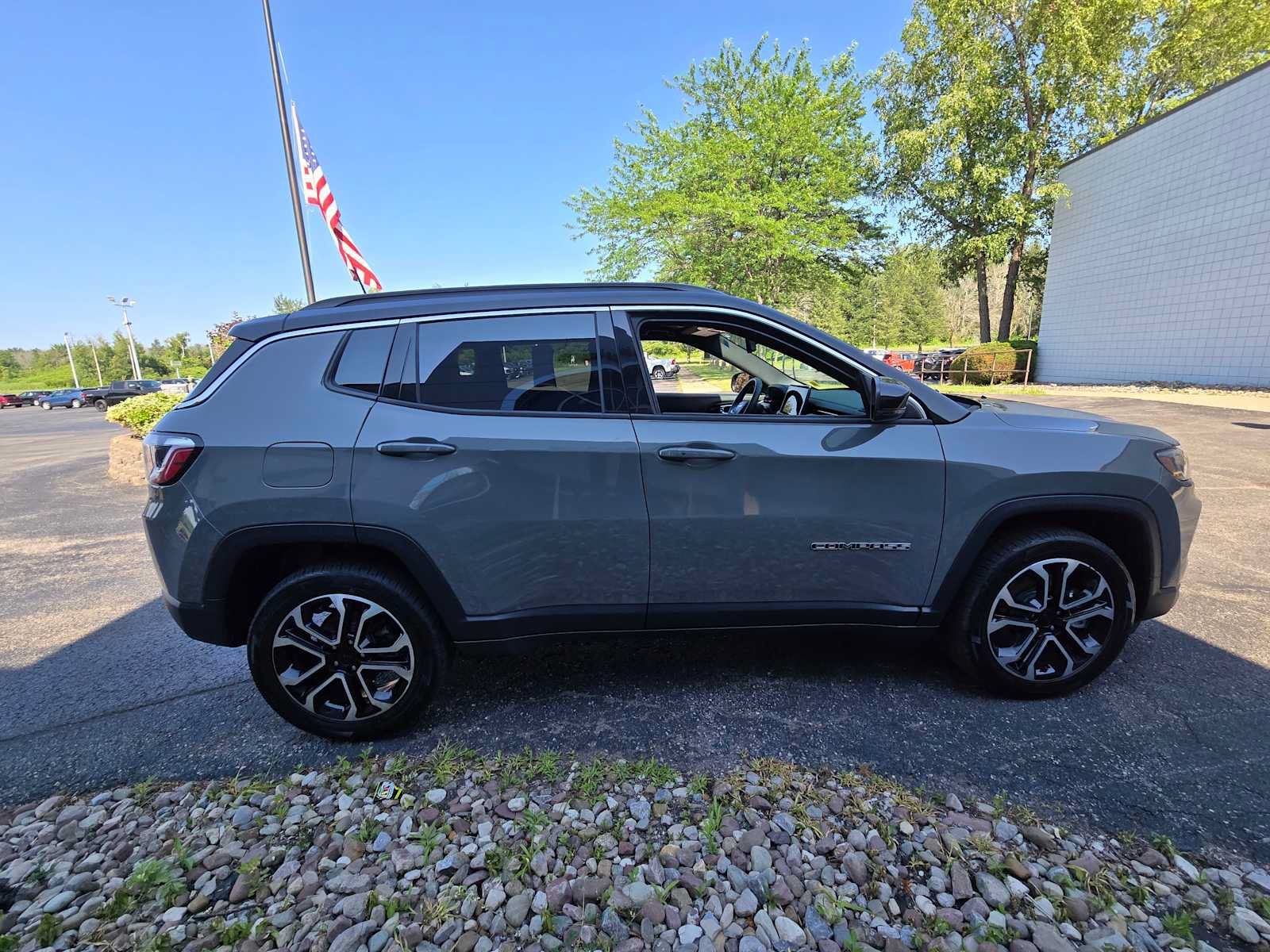 Used 2024 Jeep Compass Limited AWD/4WD image 7