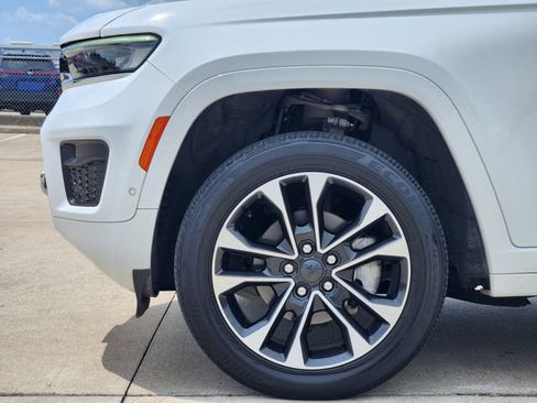 Used 2022 Jeep Grand Cherokee Overland w/ Luxury Tech Group IV AWD/4WD image 8