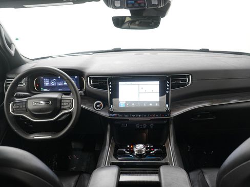 Used 2024 Jeep Wagoneer Series III w/ Premium Group I image 16