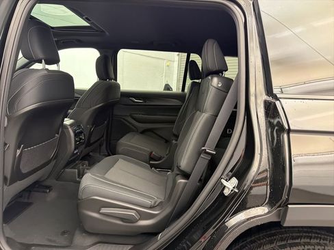 New 2026 Jeep Grand Cherokee L Laredo image 16