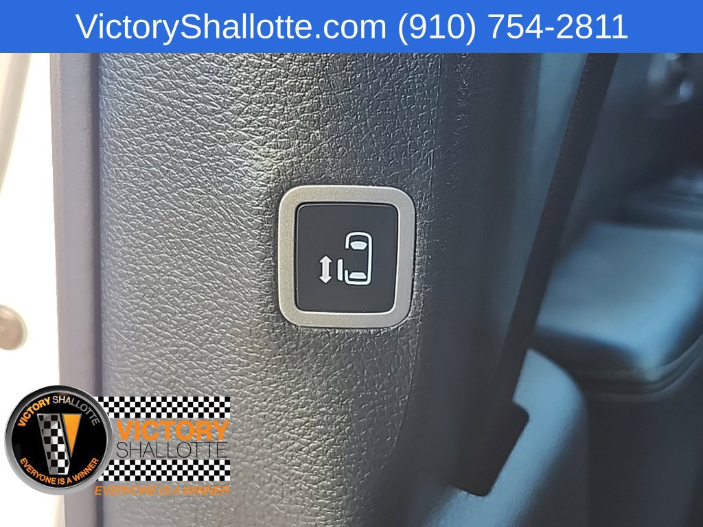Used 2025 Chrysler Pacifica Limited FWD image 25