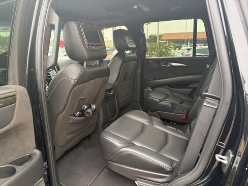 Used 2019 Cadillac Escalade Platinum image 9