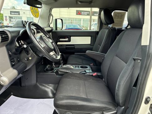 Used 2014 Toyota FJ Cruiser 4WD w/ Upgrade Package image 11