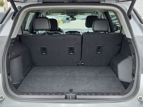 Used 2024 GMC Terrain SLT image 8