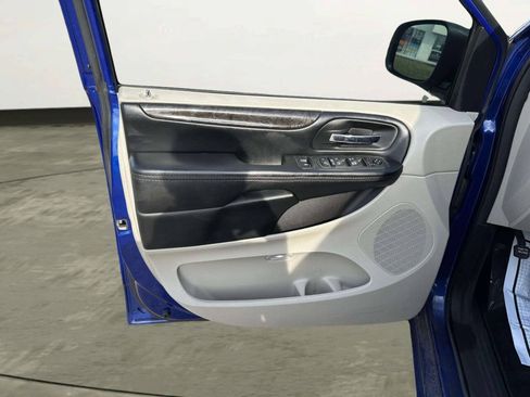 Used 2019 Dodge Grand Caravan SE FWD image 9