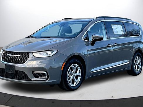 Certified 2023 Chrysler Pacifica Limited image 4