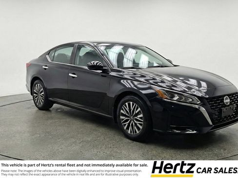 Used 2025 Nissan Altima 2.5 SV FWD image 1