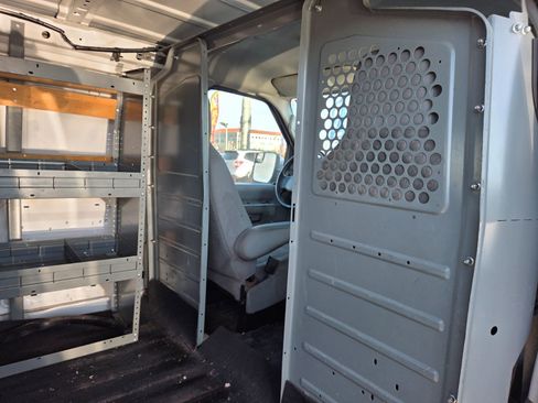 Used 2014 Ford E-250 and Econoline 250 w/ Power Group image 11