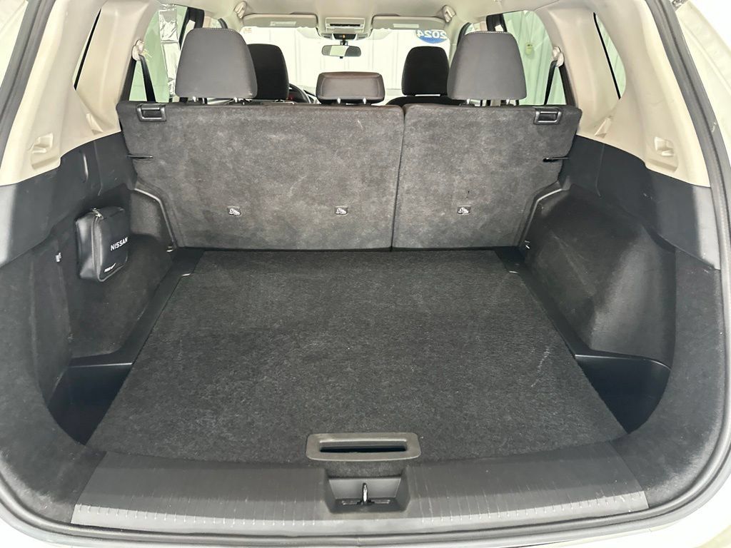 Used 2024 Nissan Rogue S AWD/4WD image 23