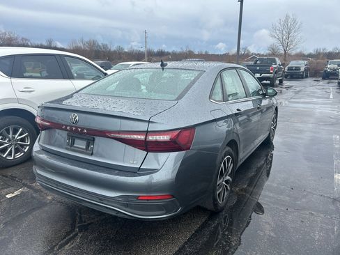 Used 2025 Volkswagen Jetta SE image 2