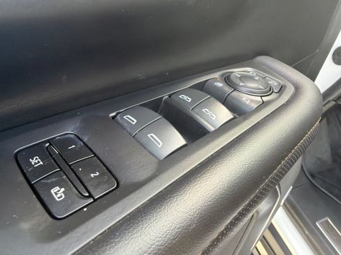 Used 2024 GMC Yukon XL AT4 w/ Technology Package AWD/4WD image 22