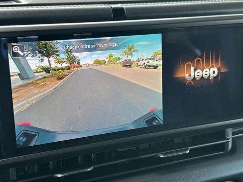 New 2025 Jeep Gladiator Mojave w/ Convenience Group image 18