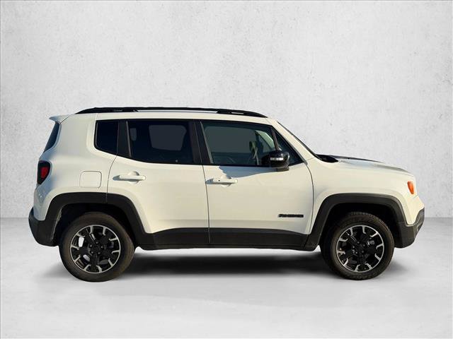 Used 2023 Jeep Renegade Latitude AWD/4WD image 4