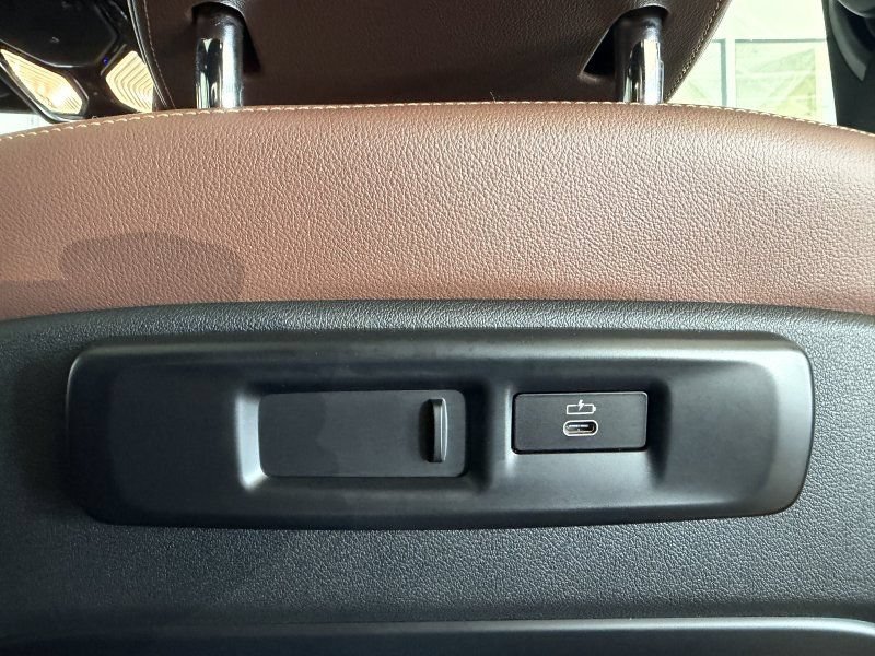 Used 2019 BMW X5 xDrive40i w/ M Sport Package AWD/4WD image 25