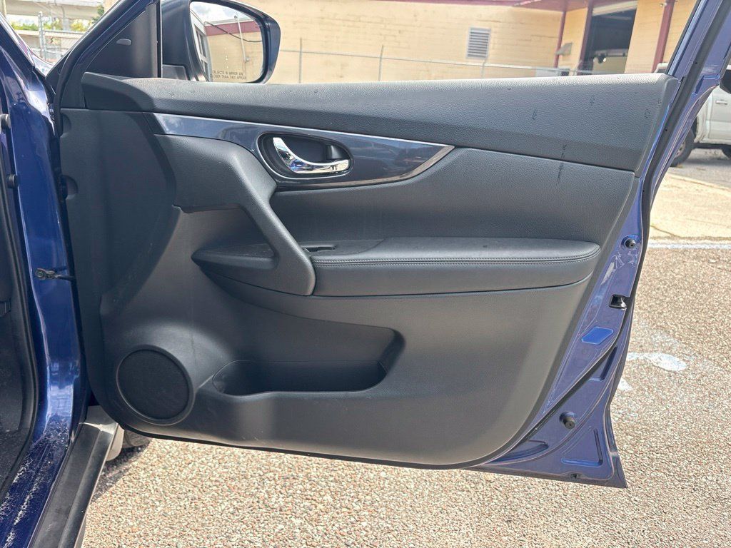 Used 2018 Nissan Rogue SV FWD image 20