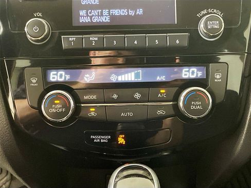 Used 2017 Nissan Rogue SV AWD/4WD image 9