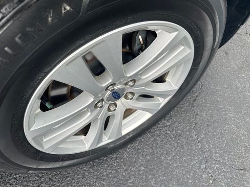 Used 2019 Ford Explorer XLT w/ Equipment Group 201A AWD/4WD image 8