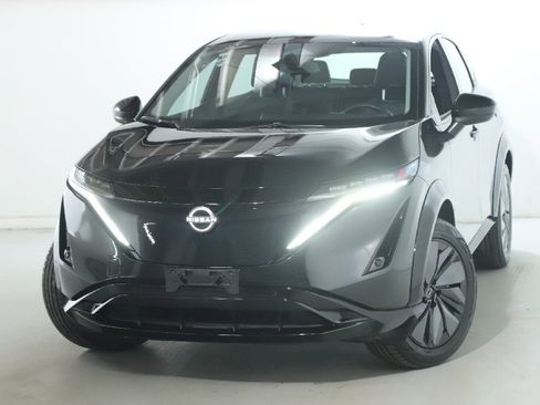 Used 2023 Nissan Ariya AWD image 3