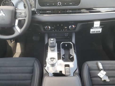 New 2026 Mitsubishi Outlander LE AWD/4WD image 22