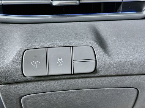 Used 2025 Hyundai Elantra SEL FWD image 17