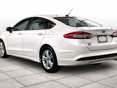 Used 2018 Ford Fusion SE w/ Fusion SE Technology Package image 10