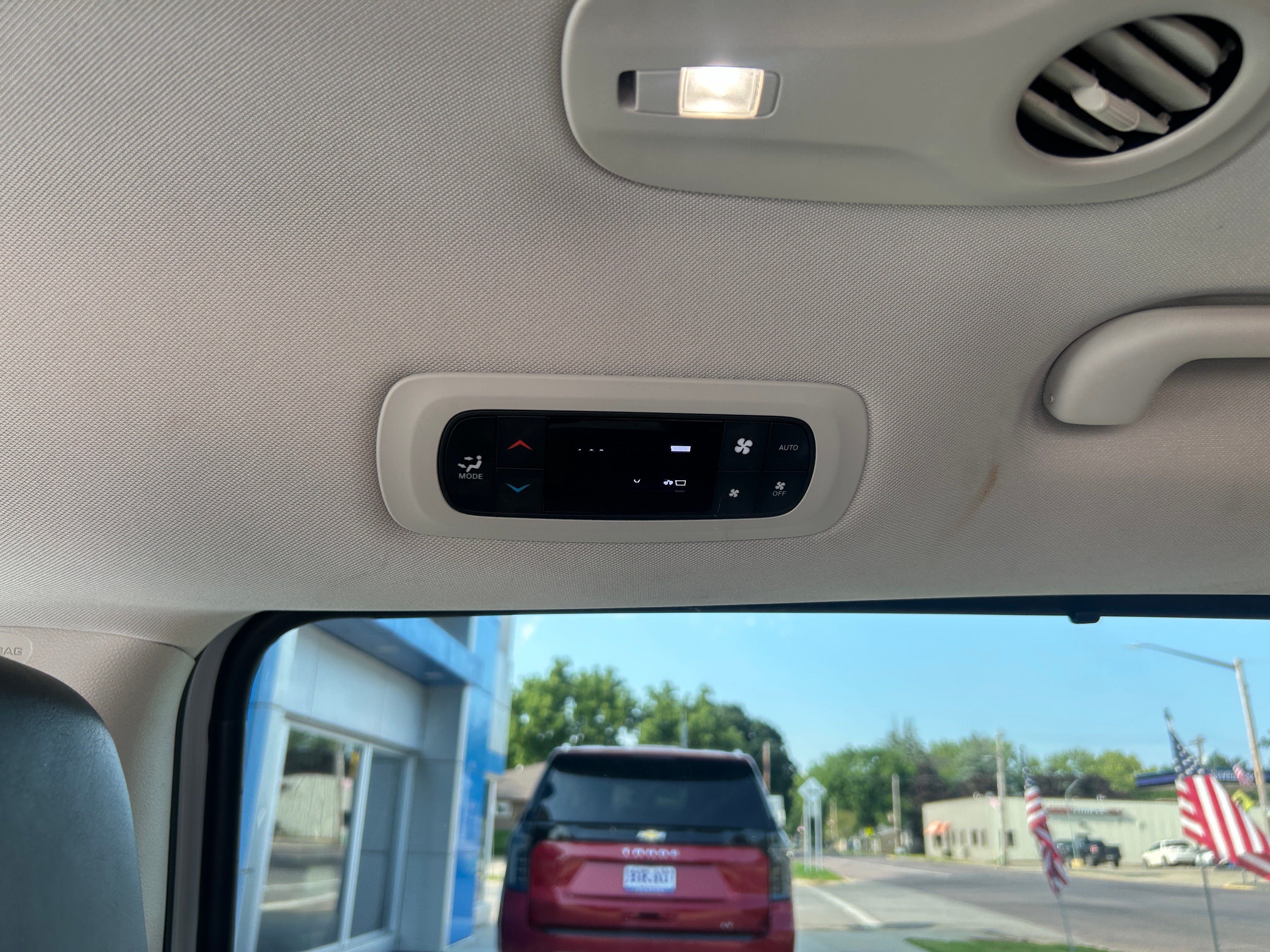 Used 2024 Chrysler Pacifica Touring-L FWD image 34
