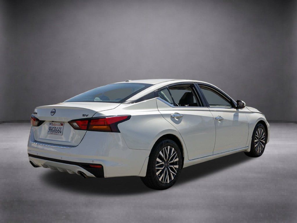 Used 2023 Nissan Altima 2.5 SV w/ SV Premium Package FWD image 6