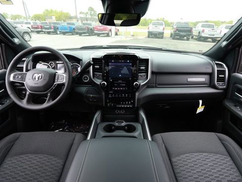 New 2026 RAM 2500 Big Horn AWD/4WD image 32