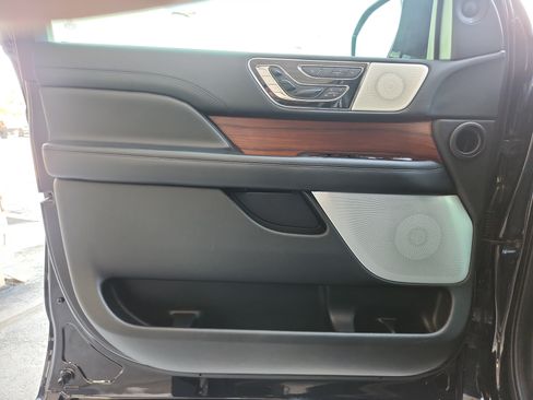 Used 2019 Lincoln Navigator Reserve AWD/4WD image 11