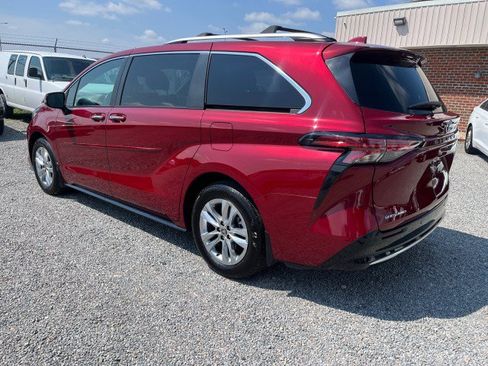 Used 2025 Toyota Sienna Limited AWD/4WD image 9