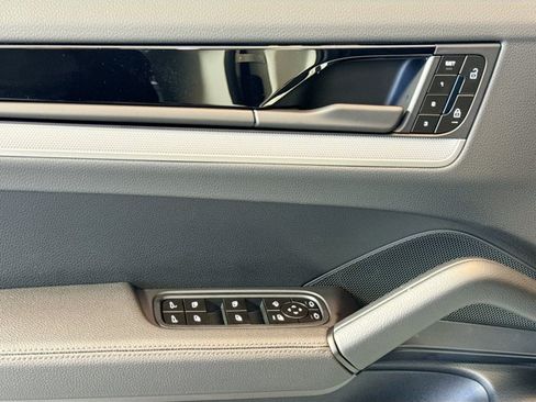 Certified 2026 Porsche Cayenne AWD/4WD image 11
